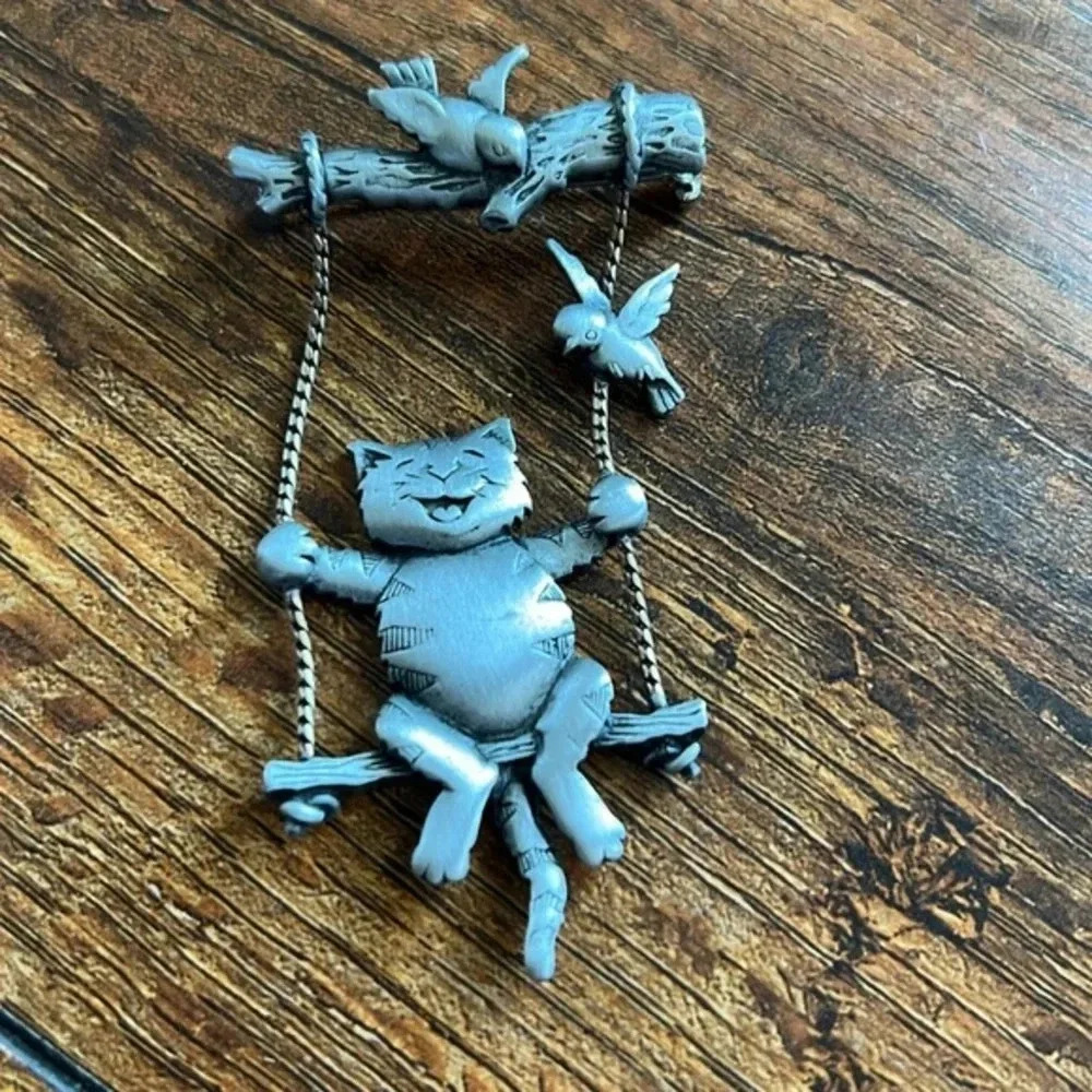 J Jonette Cat Brooch; Swinging Cat Brooch with Brass Finish